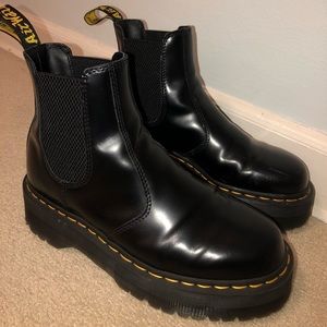 Platform Dr. Marten Chelsea boot!